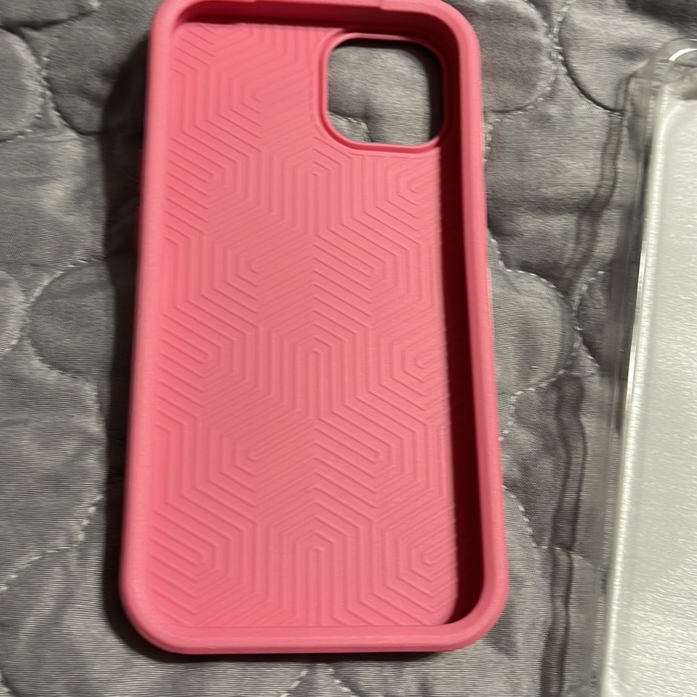 New pink iPhone 13 phone case - Picture 2 of 4